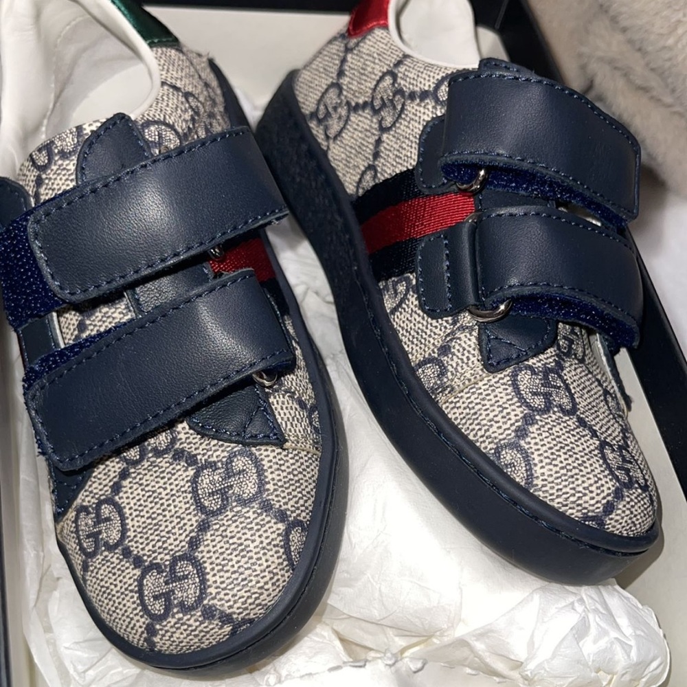 Super nice gucci shoes size 24